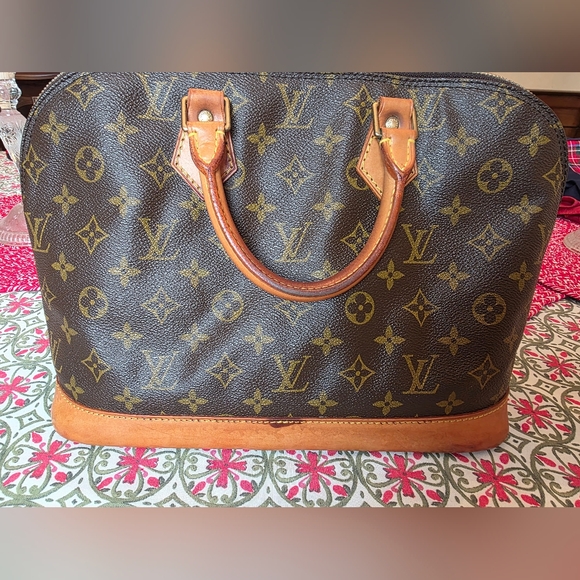 Well Loved Louis Vuitton Alma PM - Picture 6 of 17